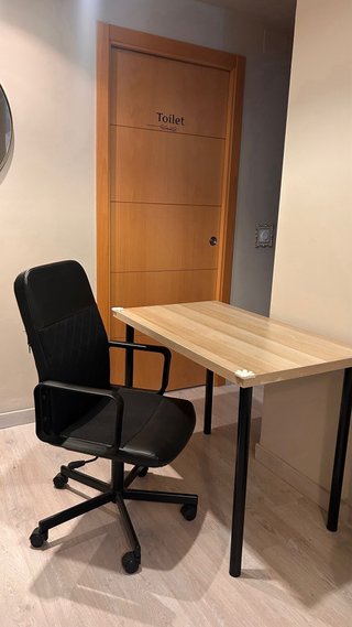 Escritorio y Silla Negra