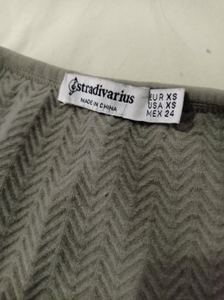 Camiseta Stradivarius elástica verde oliva XS