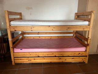 Cama Flexa madera maciza con colchón IKEA