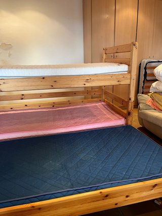 Cama Flexa madera maciza con colchón IKEA