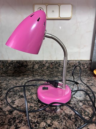 Lámpara de mesa rosa