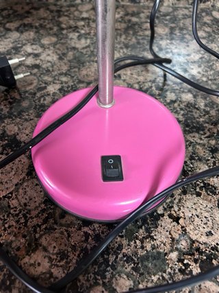 Lámpara de mesa rosa