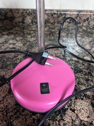 Lámpara de mesa rosa