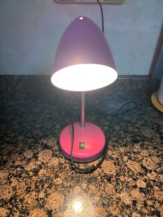 Lámpara de mesa rosa