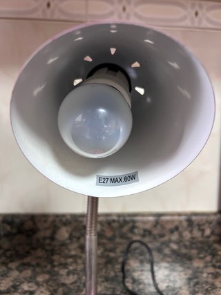 Lámpara de mesa rosa