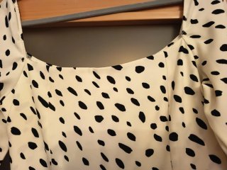 Vestido blanco con lunares negros sin estrenar