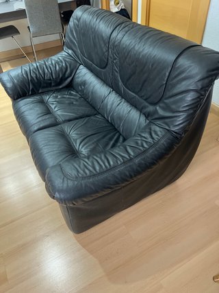 Sofá de piel negro
