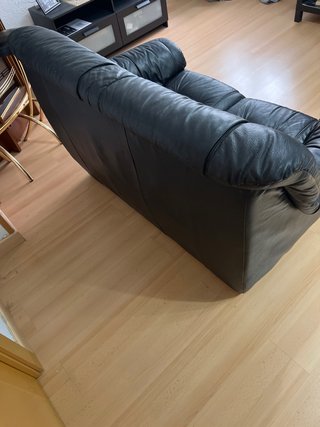 Sofá de piel negro