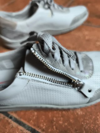 Zapatillas piel cómodas mujer grises y blancas