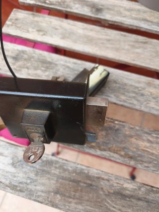 Cerradura AZBE con llave