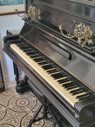 Piano antiguo Estela - Casa Bernareggi