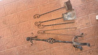 Set accessori camino artigianale ferro battuto
