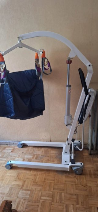 Vendo grúa hospitalaria, casi nueva