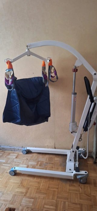 Vendo grúa hospitalaria, casi nueva