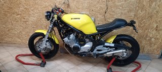 Yamaha XJ 600 Café Racer Amarilla