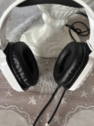 Cascos blancos gaming con cable