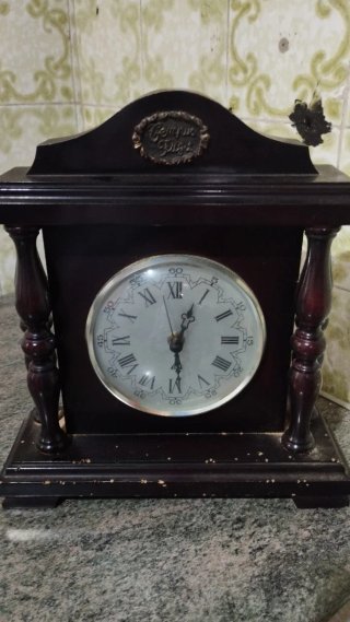 Reloj de sobremesa antiguo