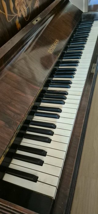 Piano de Pared Antiguo Roseman
