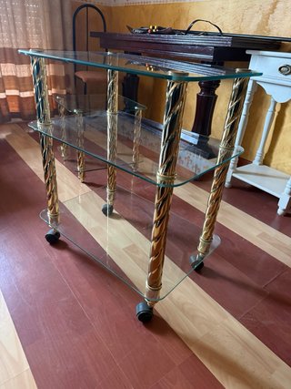 Camarera cristal y mesita auxiliar a juego
