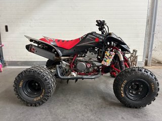 Suzuki LTZ 400 Quad Negro y Rojo