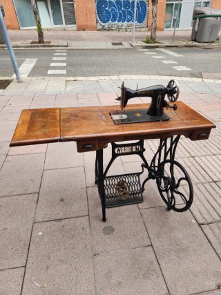 Máquina de coser antigua Wertheim
