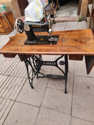 Máquina de coser antigua Wertheim