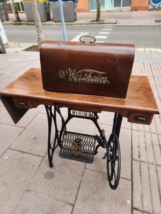 Máquina de coser antigua Wertheim