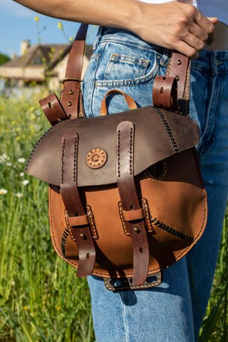 Bolso de cuero artesanal