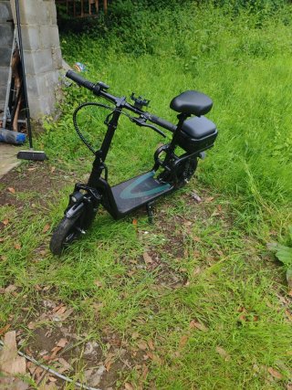 Patinete Eléctrico Negro con Asiento