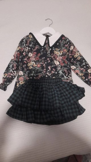 Conjunto floral y falda cuadros talla 5