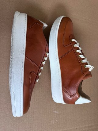 Sapatos Casuais de Couro Castanho