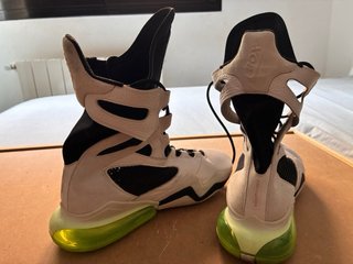Zapatillas deportivas altas blancas y verdes
