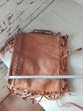 Bolso Piel Artesanía Marroquí Flecos y tachuelas