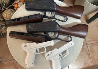 2 Pistolas + 2 Rifles Winchester Wii
