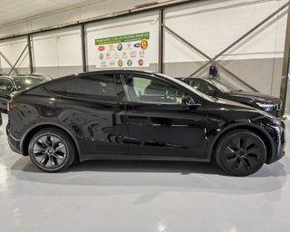 Tesla Model Y Gran autonomía con tracción trasera