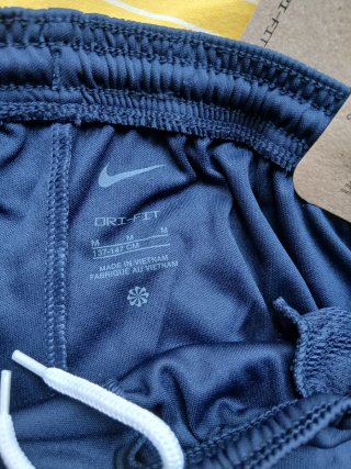 Pantalón infantil Nike azul con etiqueta