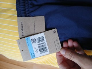Pantalón infantil Nike azul con etiqueta