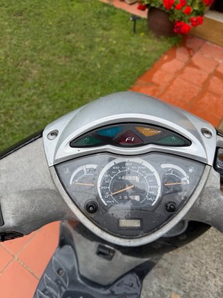 Honda SH 125i Scooter Negra y Plata