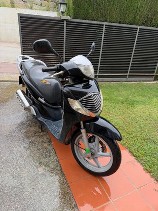 Honda SH 125i Scooter Negra y Plata