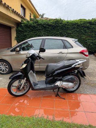 Honda SH 125i Scooter Negra y Plata