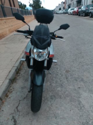 Suzuki GSR 600 Naked Plata Negra