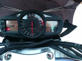 Suzuki GSR 600 Naked Plata Negra