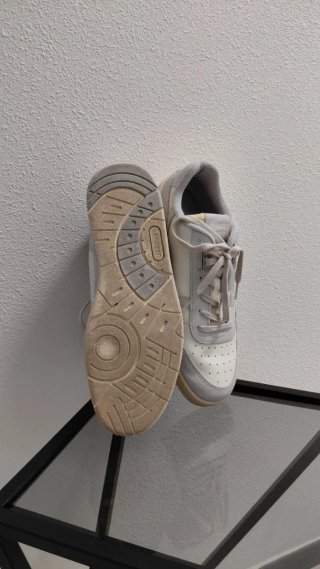 Zapatillas Lacoste grises y blancas