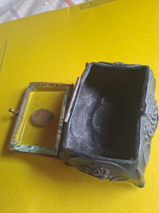 Antiguo joyero para restaurar