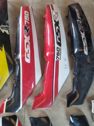 TAPA CACHA GSXR 750 1100.