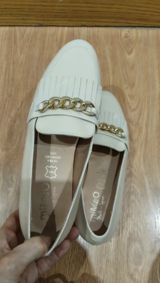 Mocasines Mimao Beige Talla 38 con Cadena Dorada
