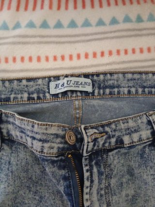 Pantalón vaquero desgastado azul