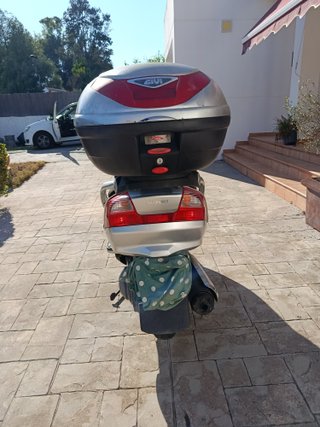 Suzuki Burgman 250 - Maxi Scooter Automática