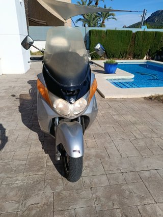 Suzuki Burgman 250 - Maxi Scooter Automática