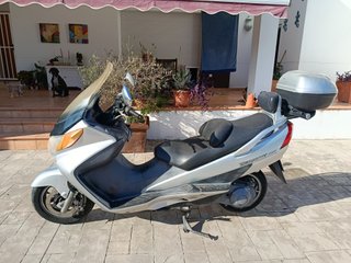 Suzuki Burgman 250 - Maxi Scooter Automática